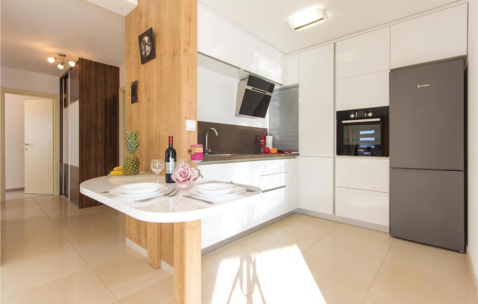 Lovely Apartment In Medulin With Kitchen Экстерьер фото