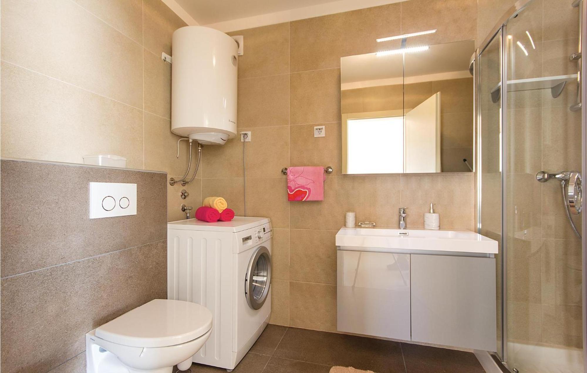 Lovely Apartment In Medulin With Kitchen Экстерьер фото